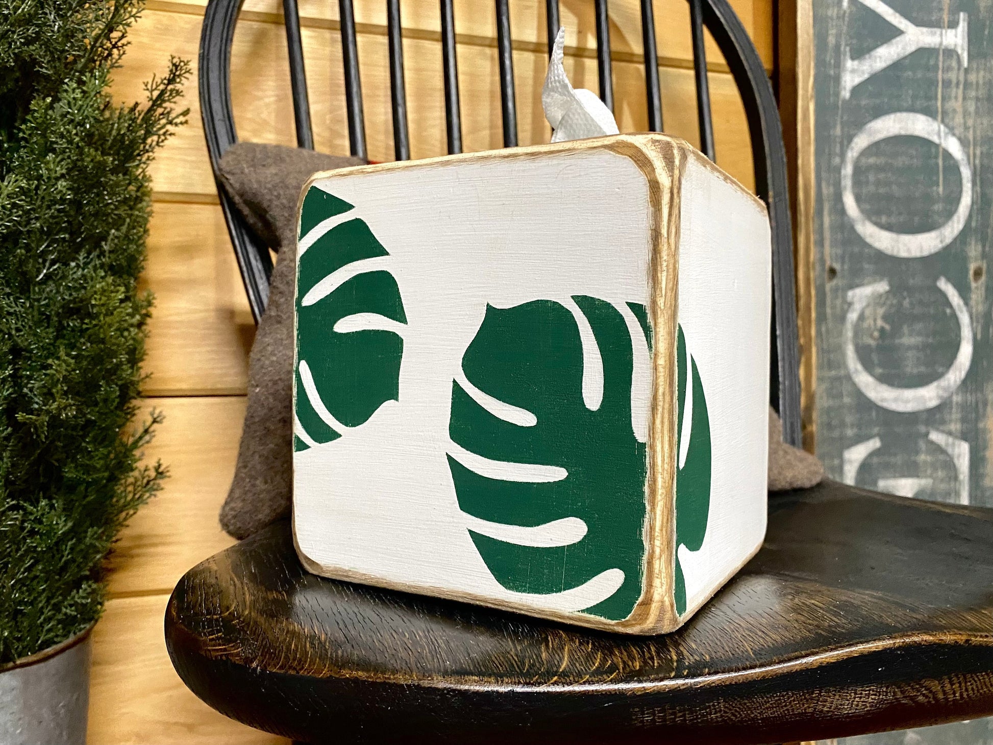 Tropical leaf tissue box